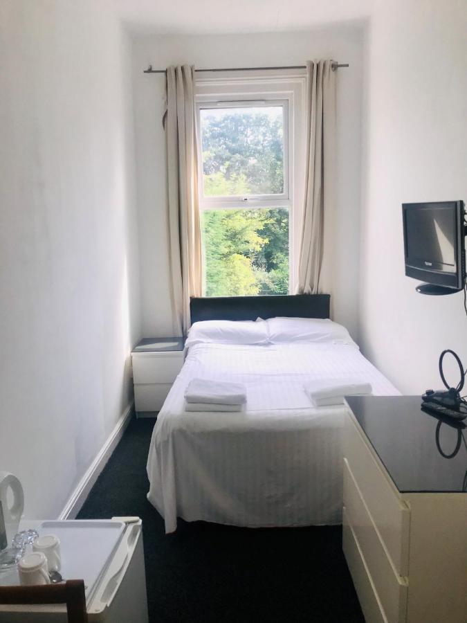 Habitación Doble Económica con baño compartido